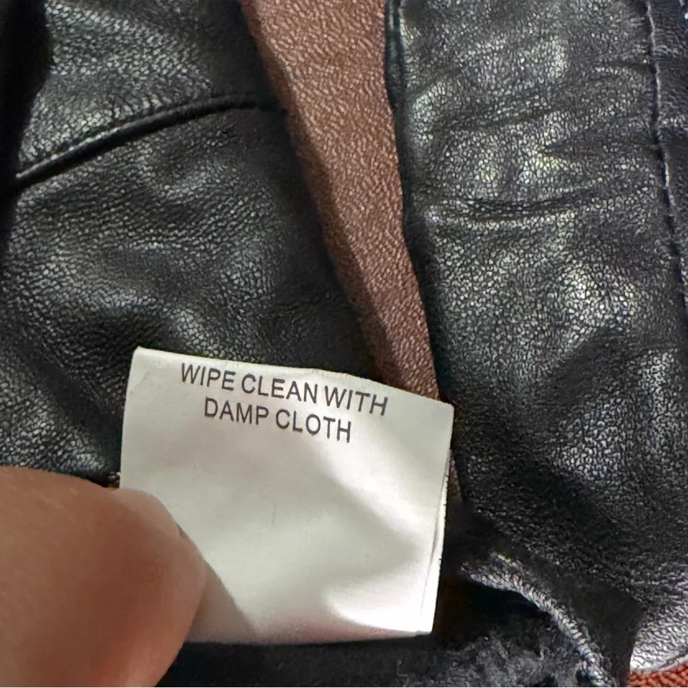 Insulated leather gloves